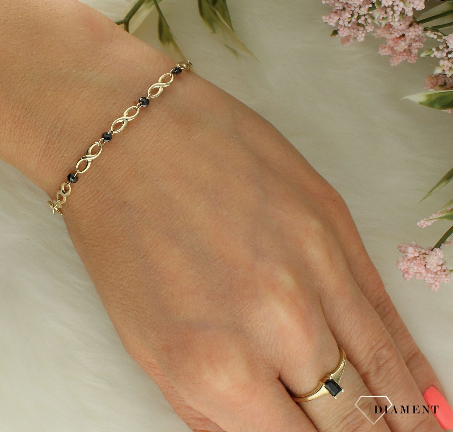 Złota bransoletka damska 375 nieskończoność z czarnymi koralikami BR 6827 375. Złota bransoletka damska. Złota bransoletka próby 375. Bransoletrka dla kobiety znak nieskończoności. Bransoletka damska złota na prezent (2).jpg